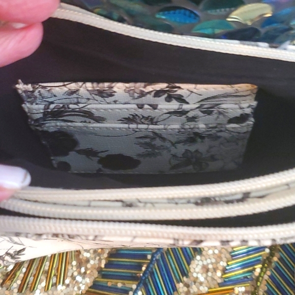 Cute floral crossbody - Picture 2 of 8